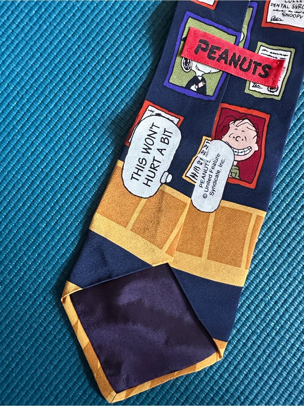Snoopy Charlie Brown Peanuts Pediatric Oral Surgery Dentist Silk Tie - Picture 2 of 4